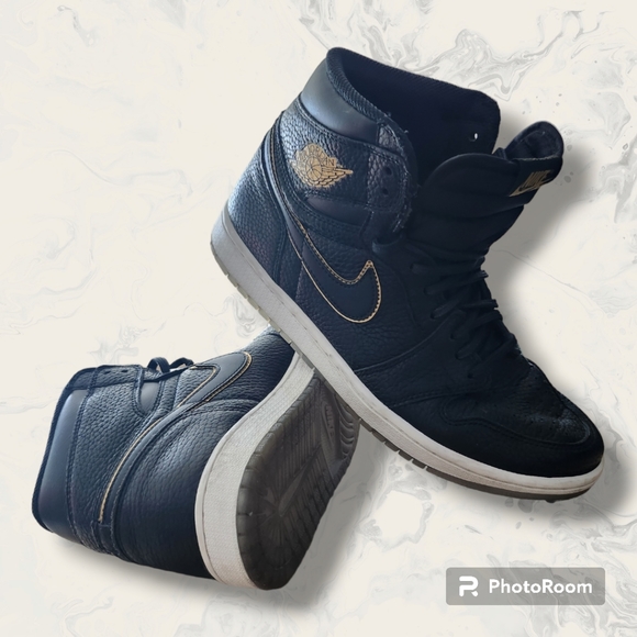 Nike Air Jordan High Top Sneakers EUC Black & Gold Size US 10 - Picture 2 of 6